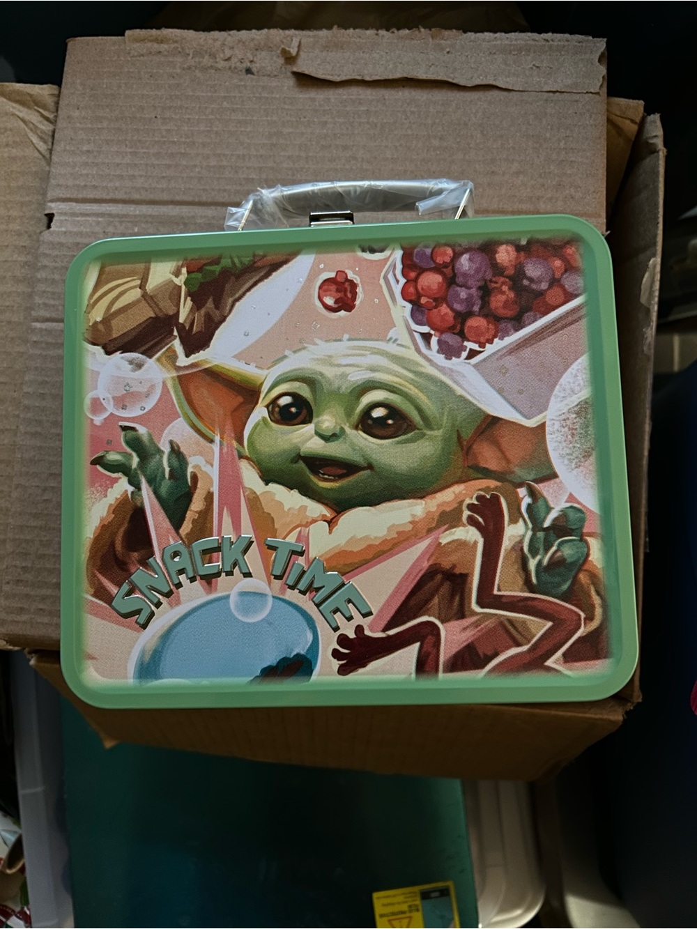 Bath and body works Mandalorian Snack Time Green Baby Yoda Lunchbox tin